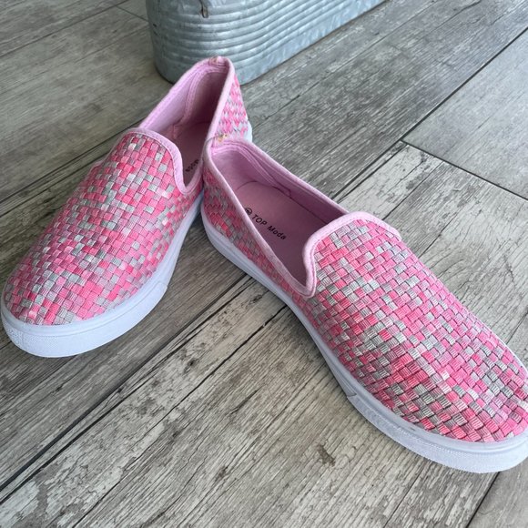 Versatile, cool, canvas sneakers - Picture 1 of 5